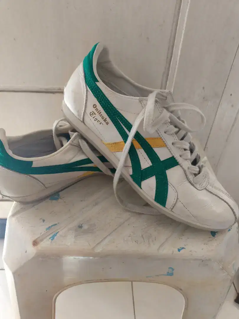 Onitsuka kulit size 39