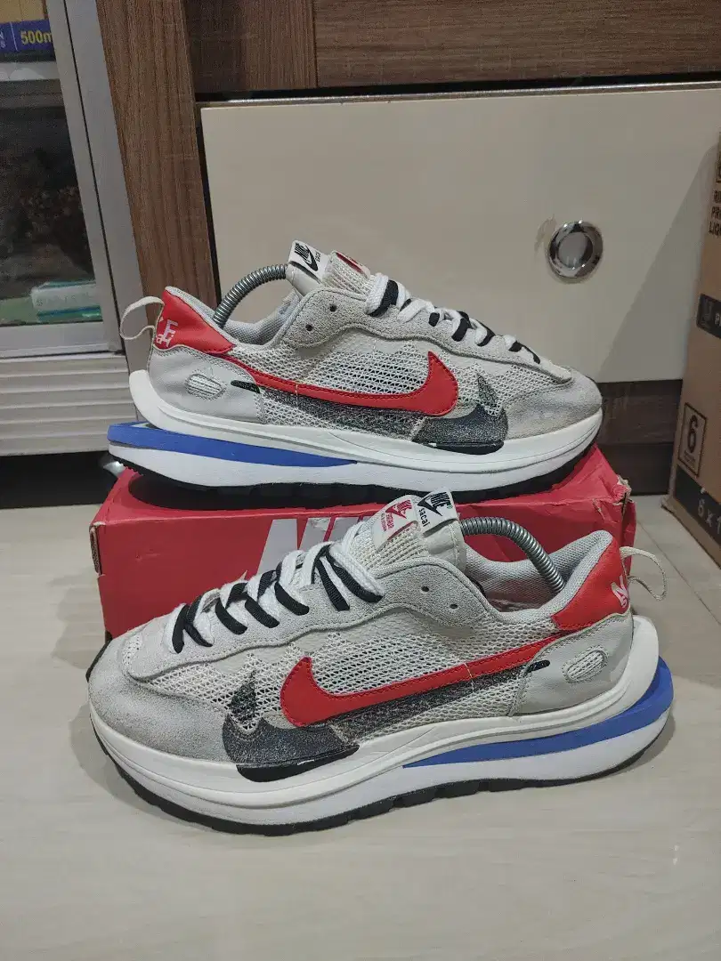 Sepatu Nike vaporwaffle sacai size 42.5