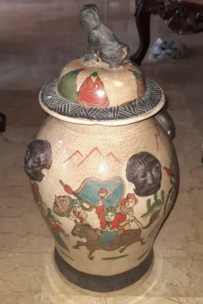 Guci Antik Gambar Perang Cina 1980