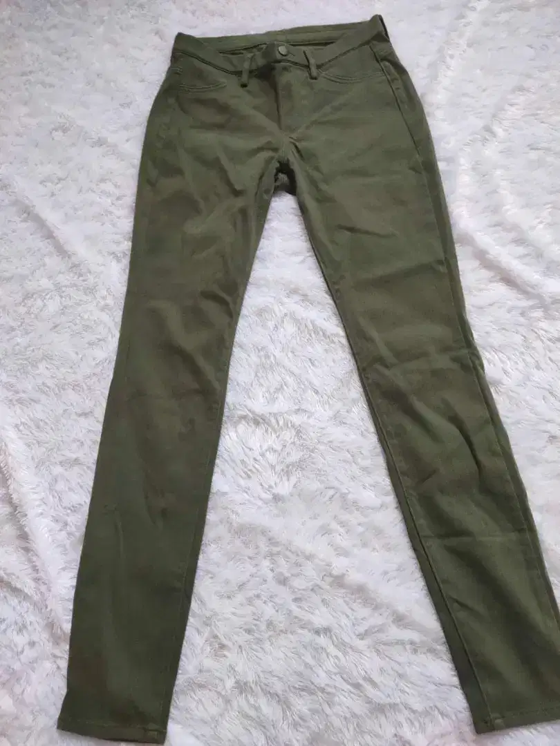 Celana Panjang Army Merk Uniqlo Size M