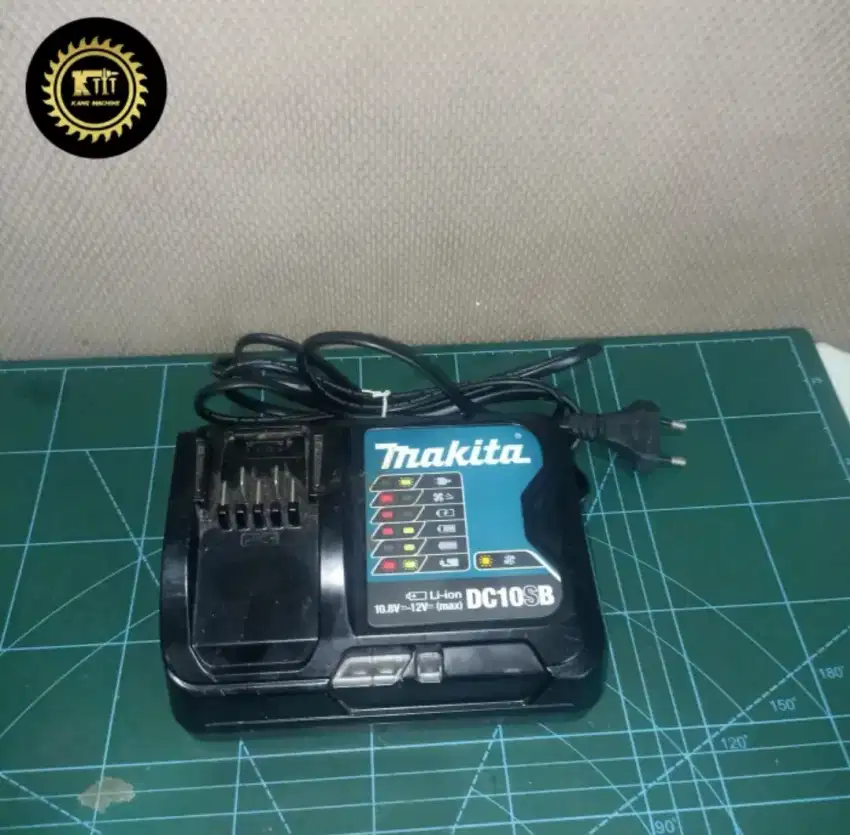 Charger MAKITA DC10SB 12V untuk baterai Makita 12V CXT