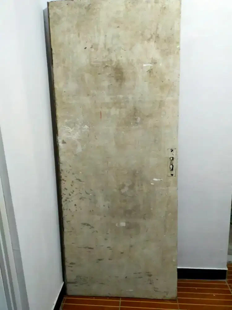 Pintu kayu triplek putih