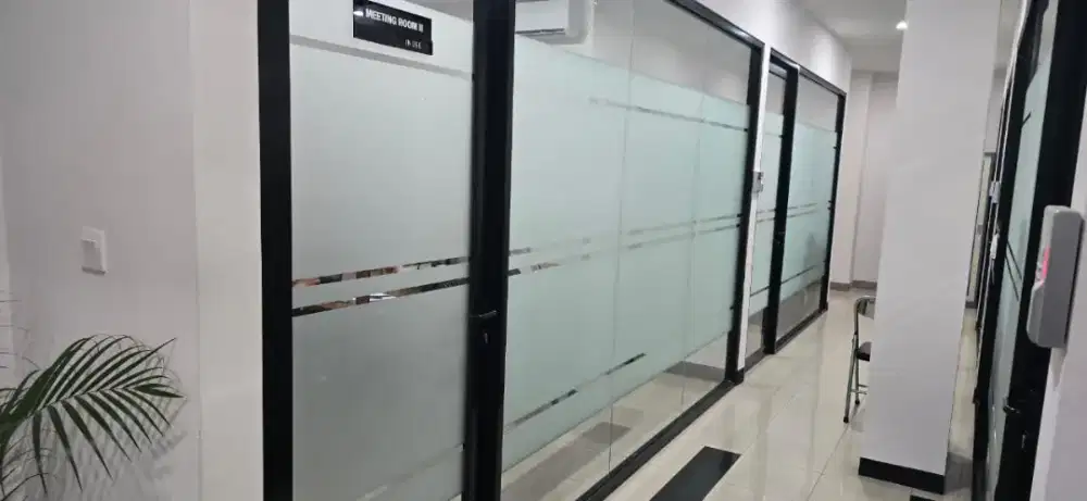 Tukang alumunium dan gipsum