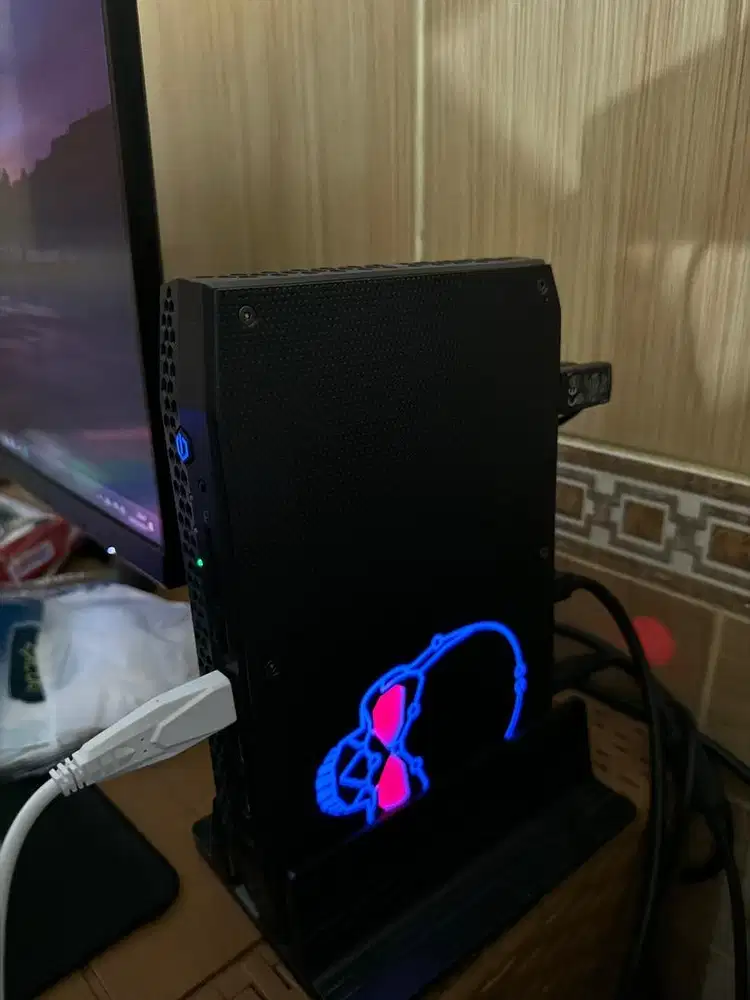 INTEL NUC NUC8i7HVK