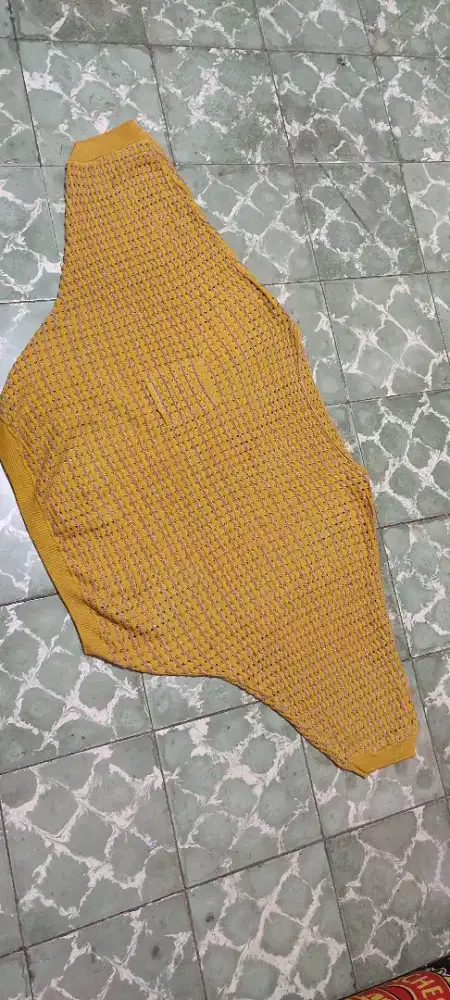 Atasan rajut bolong bolong