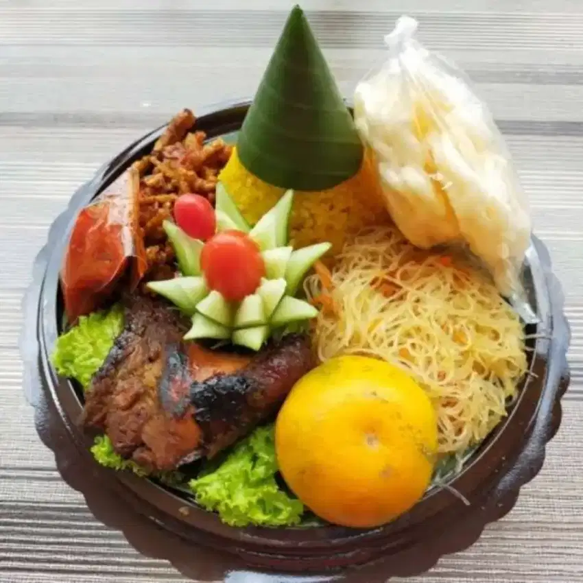 Nasi box , bento , tumini ( tumpeng mini )