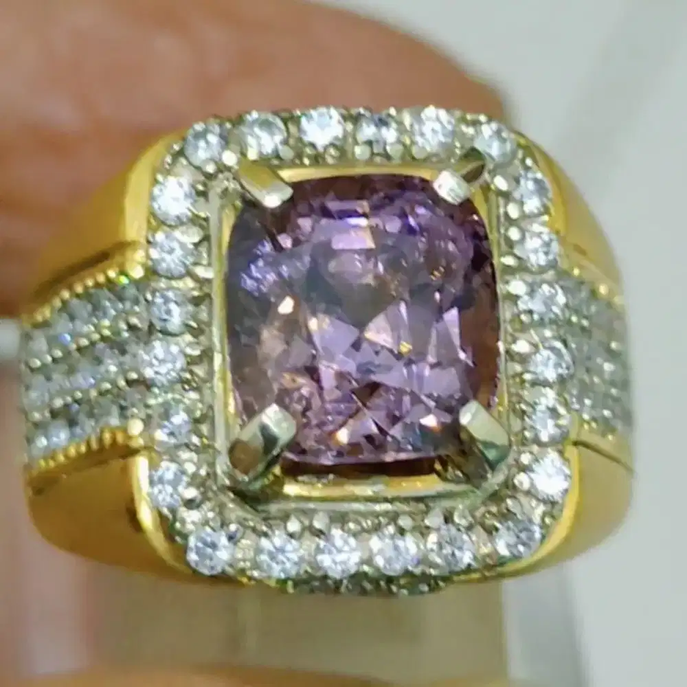 Natural Pinkish Purple Spinel 4.66 Carats Sertipikat