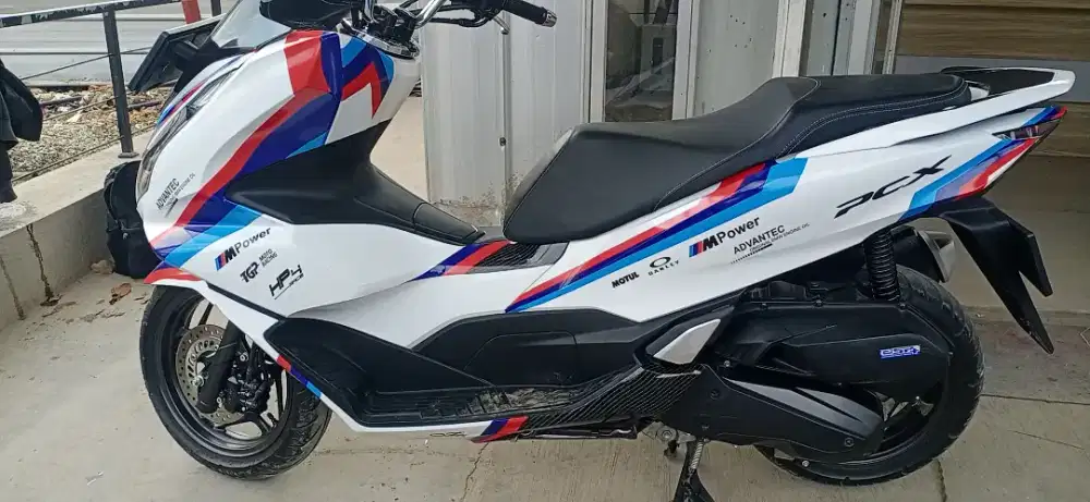 Bikin decal motor custom branding mobil