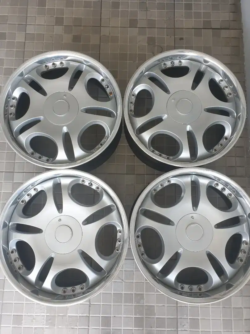 Velg Lowenhart-LD1 R19 
Original Japan
3piece, 5x114, 8.5-9.5, ET 37