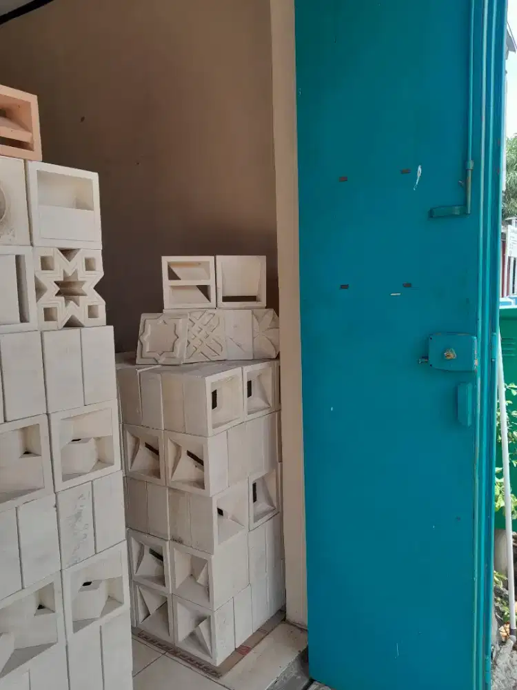 pengrajin bata roster