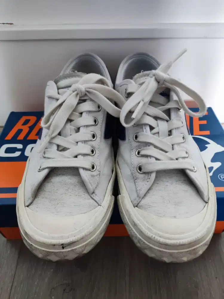 Sepatu compas original