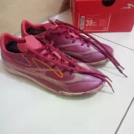 Sepatu futsal specs size 39