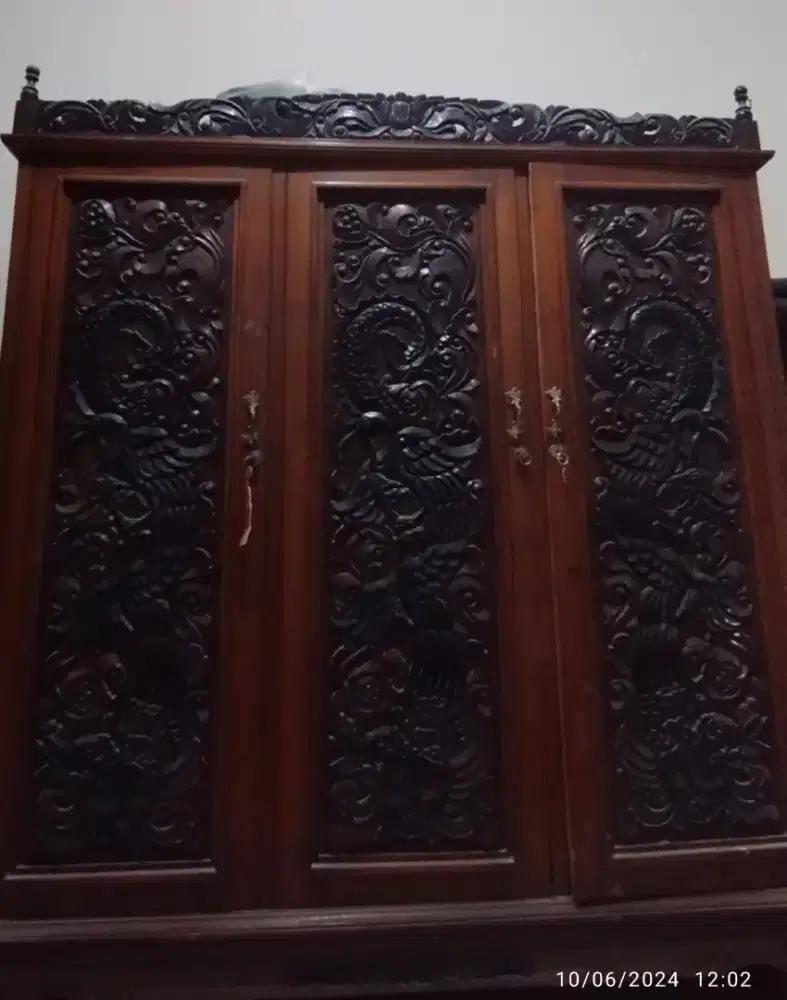 Lemari Kayu Jati Antik Kuno tahun 70 an