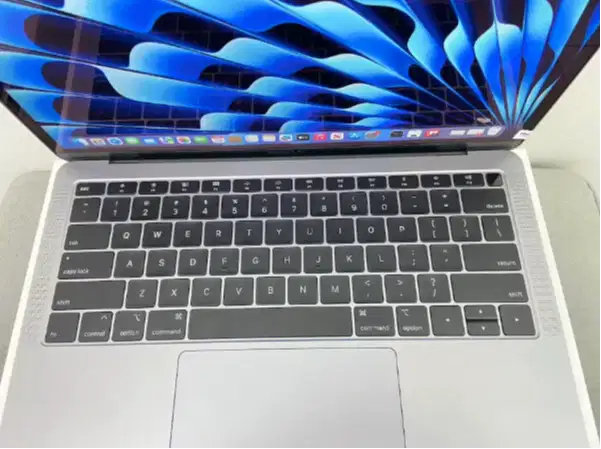 Unit Fullset! Macbook Air 2019 8/128 GB