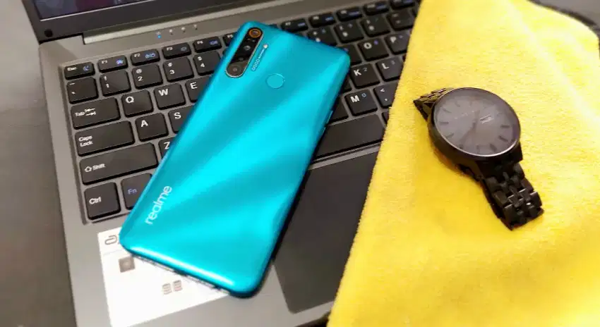 Realme 5i blue .