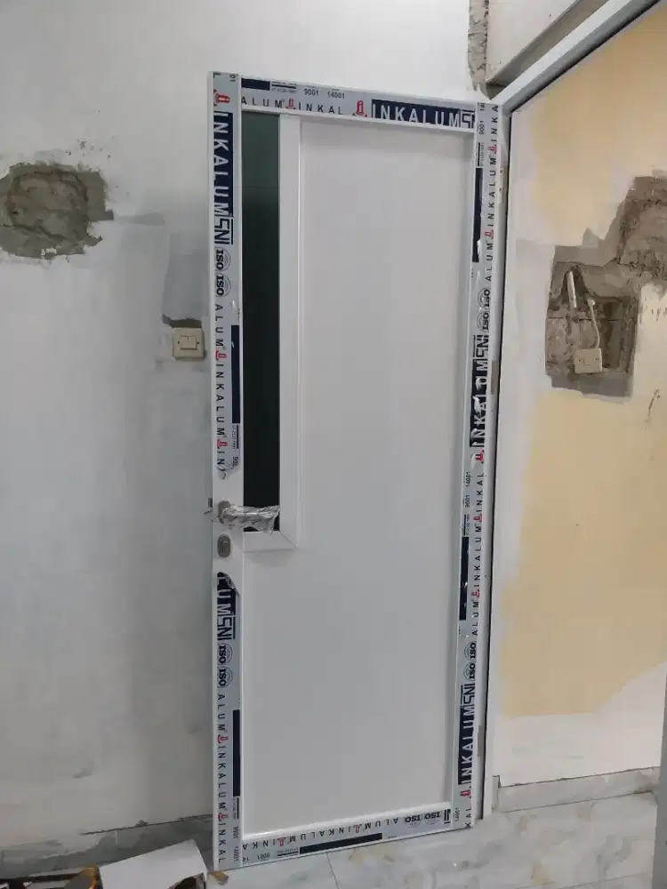 Pintu full aluminium pariasi