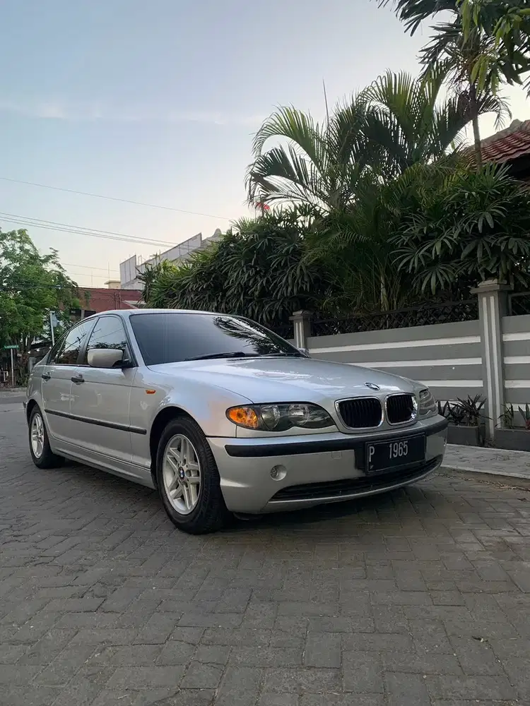 BMW 318i 2003 Bensin