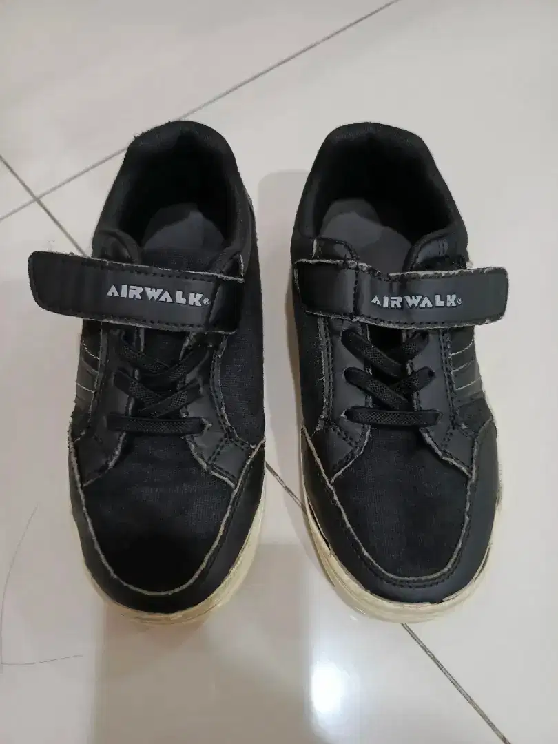 Sepatu anak Airwalk sz. 31