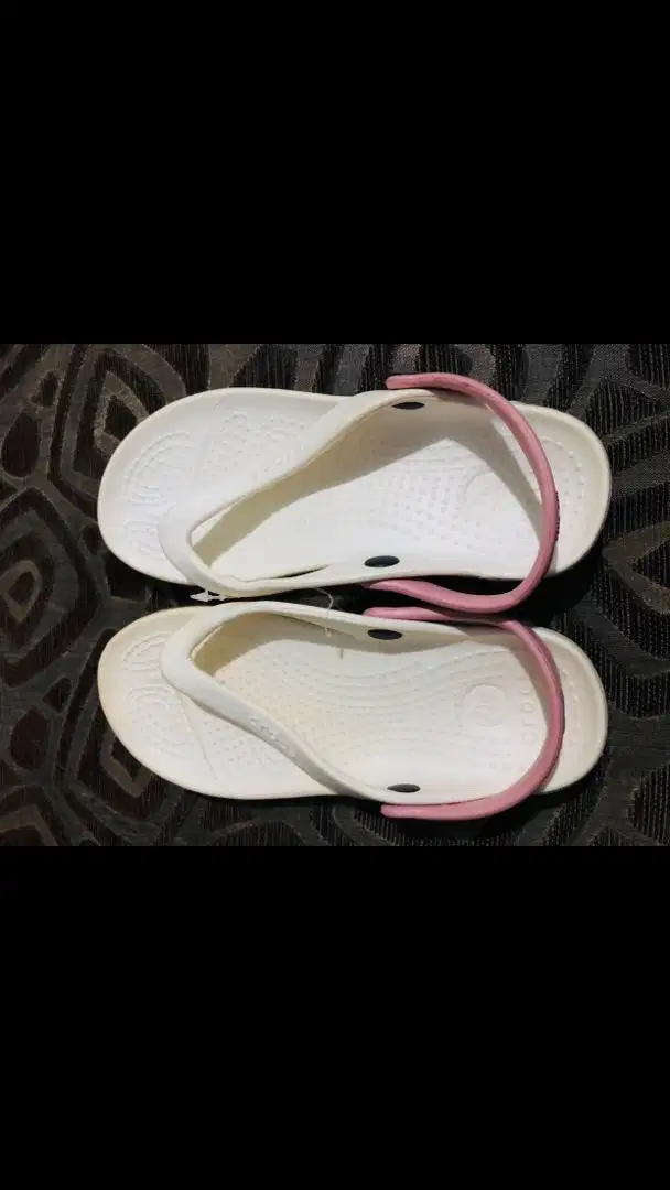 Sendal Crocs wanita warna putih strap pink cakep murah