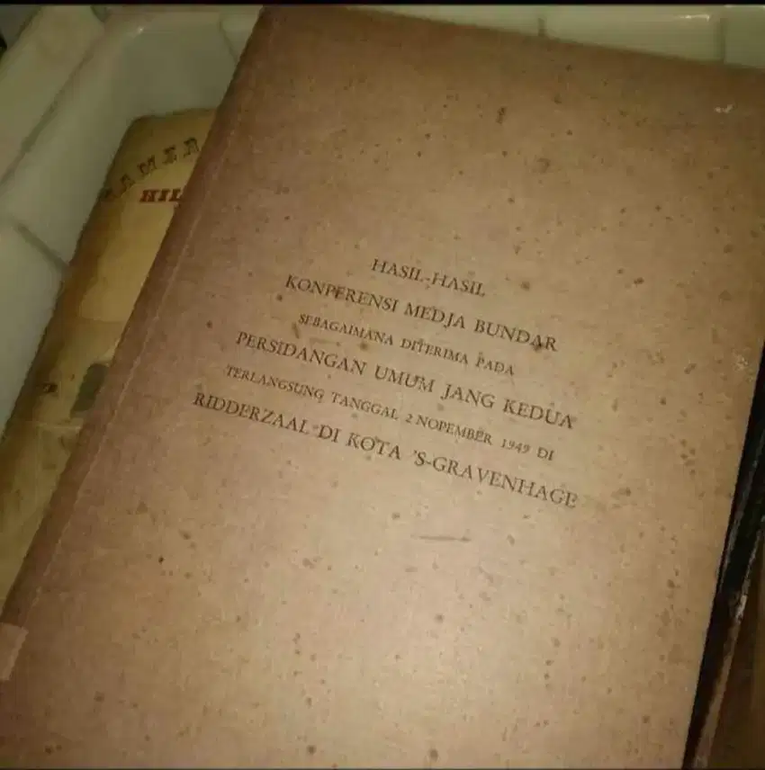 Buku lawas konperensi medja bundar 1950