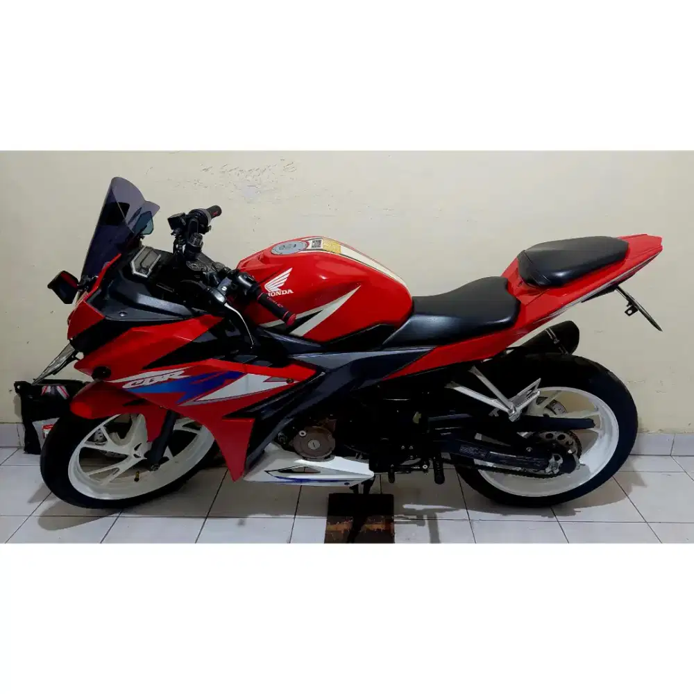 HONDA CBR 150R 2017 *LENGKAP [JUALCEPAT-BU)