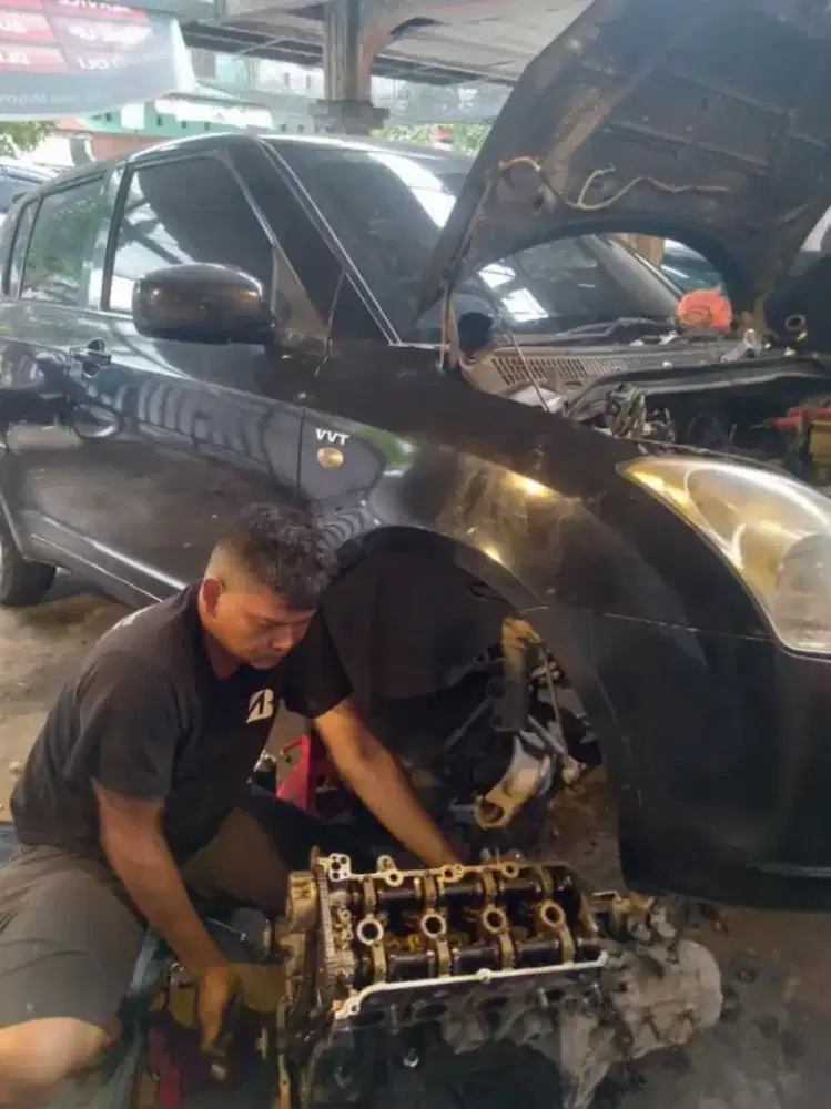 Mekanik mobil panggilan medan