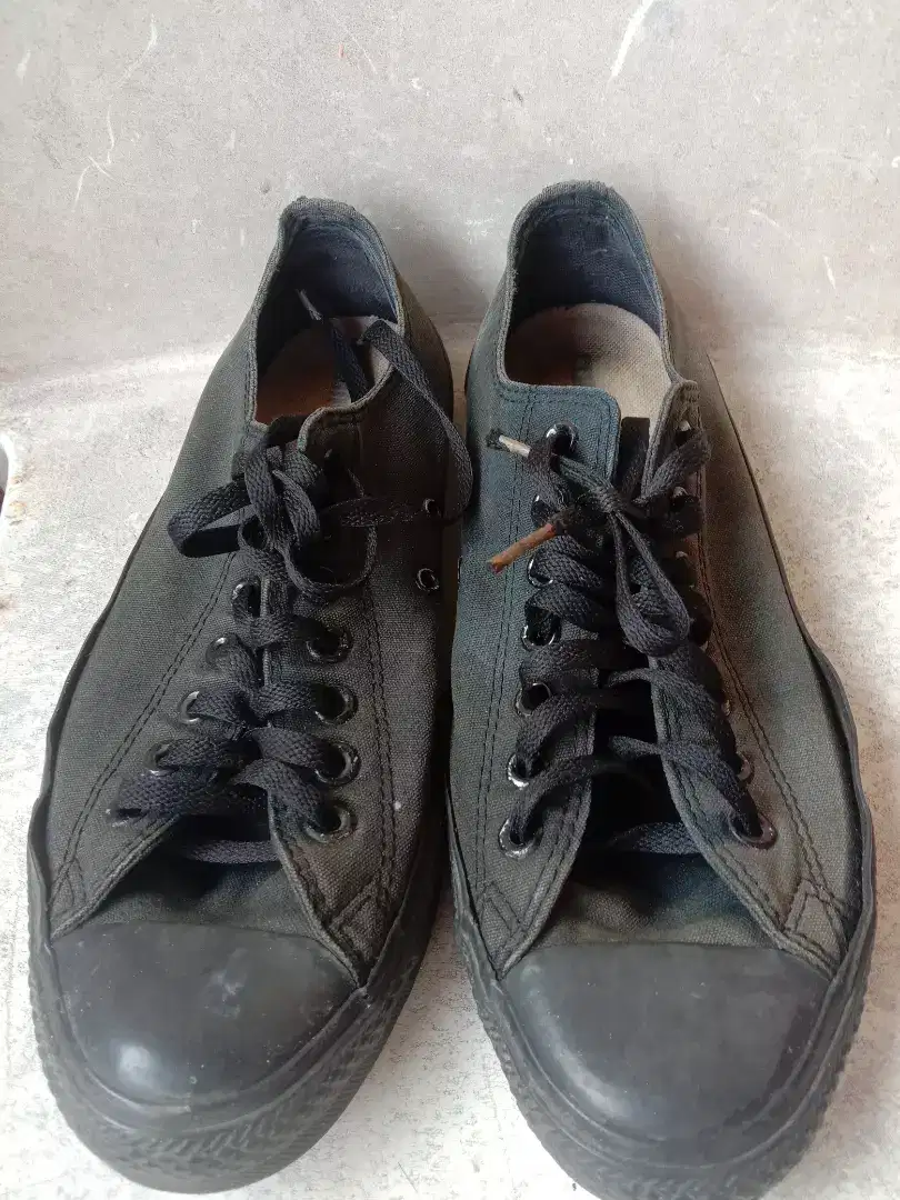 Sepatu Converse black