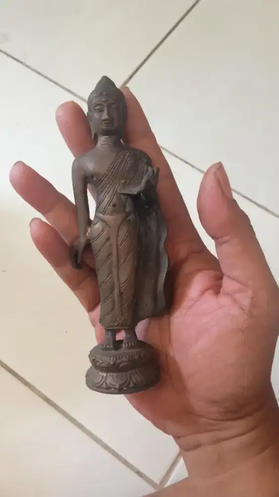 patung Budha antik
