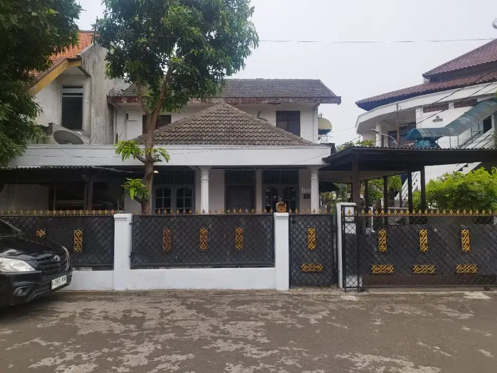 Dijual rumah 2 lantai siap huni posisi hoek