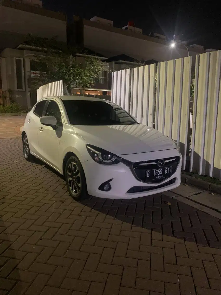 MAZDA 2 R / AT 2015