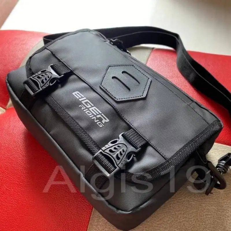 Selempang riding full waterproof hitam slingbag