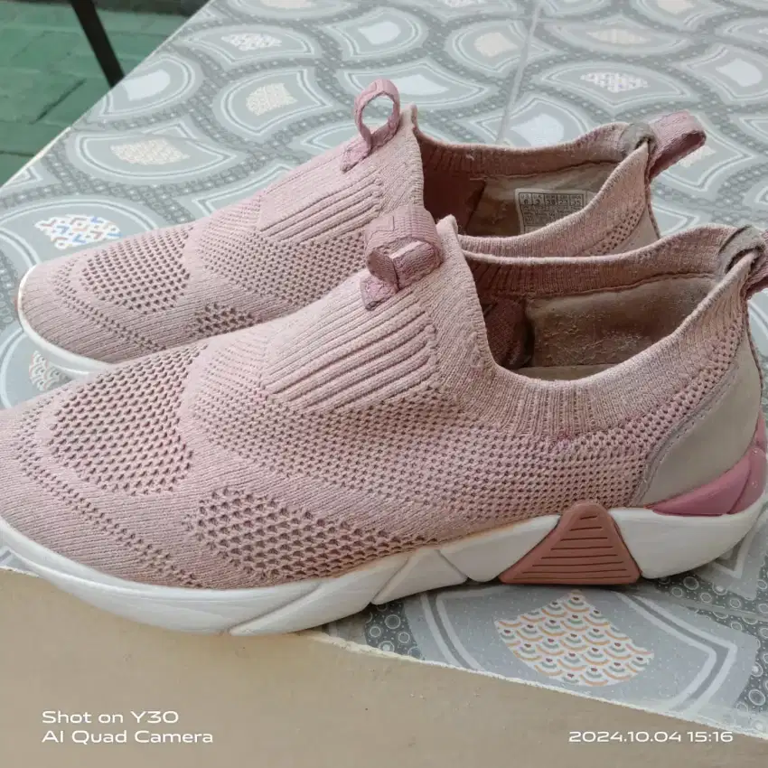 Dijual sepatu Anak merk Skechers size 36