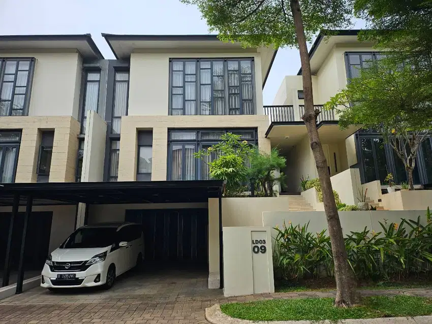 Rumah Mewah Private Pool dikawasan elite Navapark