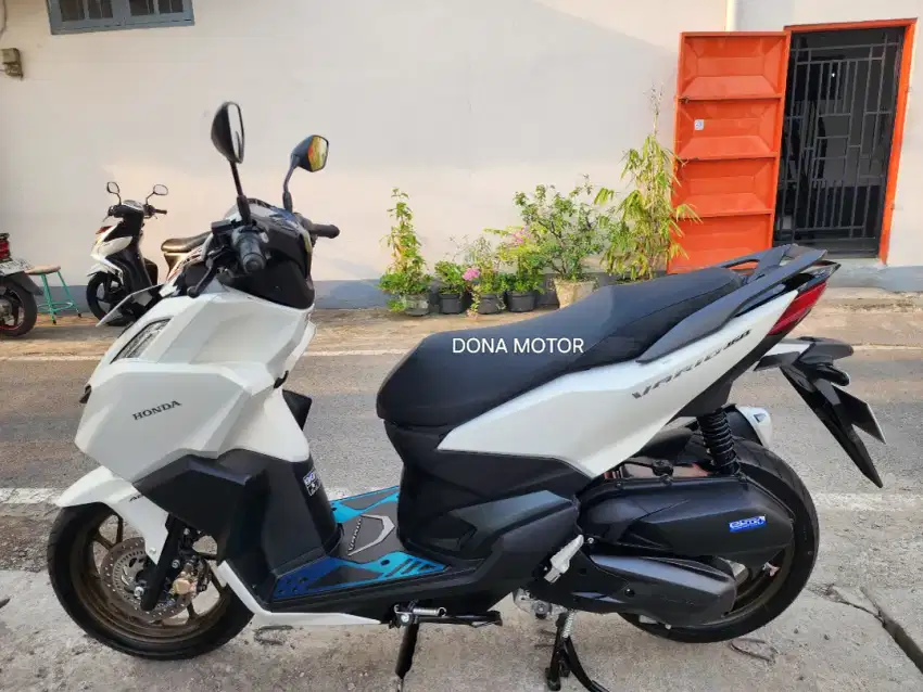 Honda Vario 160 ABS , TH 2024 , KM 500 perak