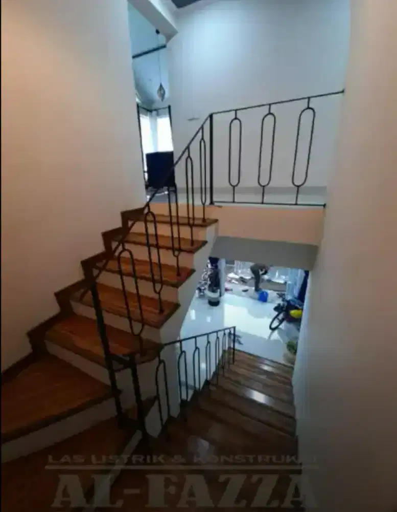 Jasa Pembuatan Railing Tangga Custom Besi Tempa - Desain Terbaru!