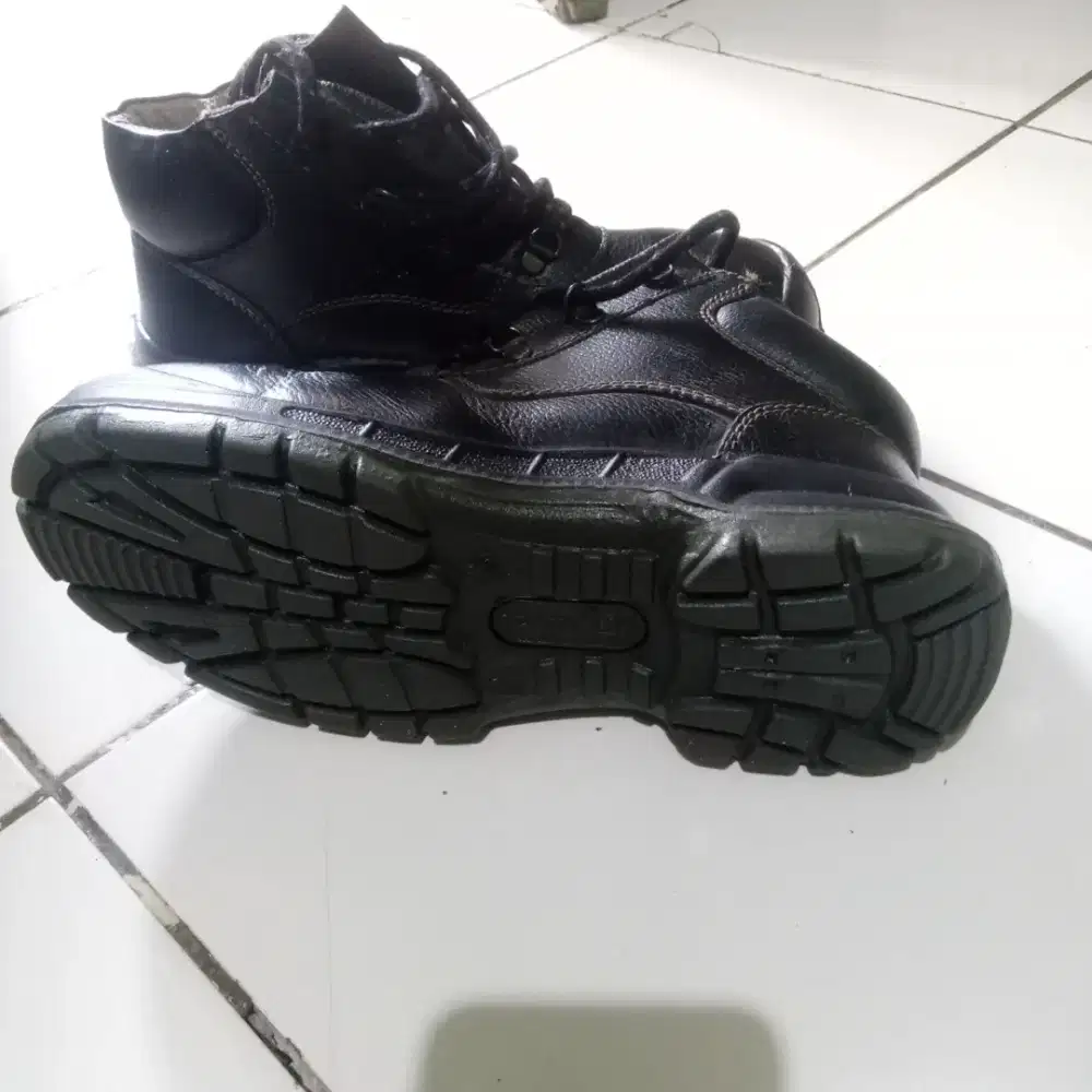 Sepatu safety King's KWD901X