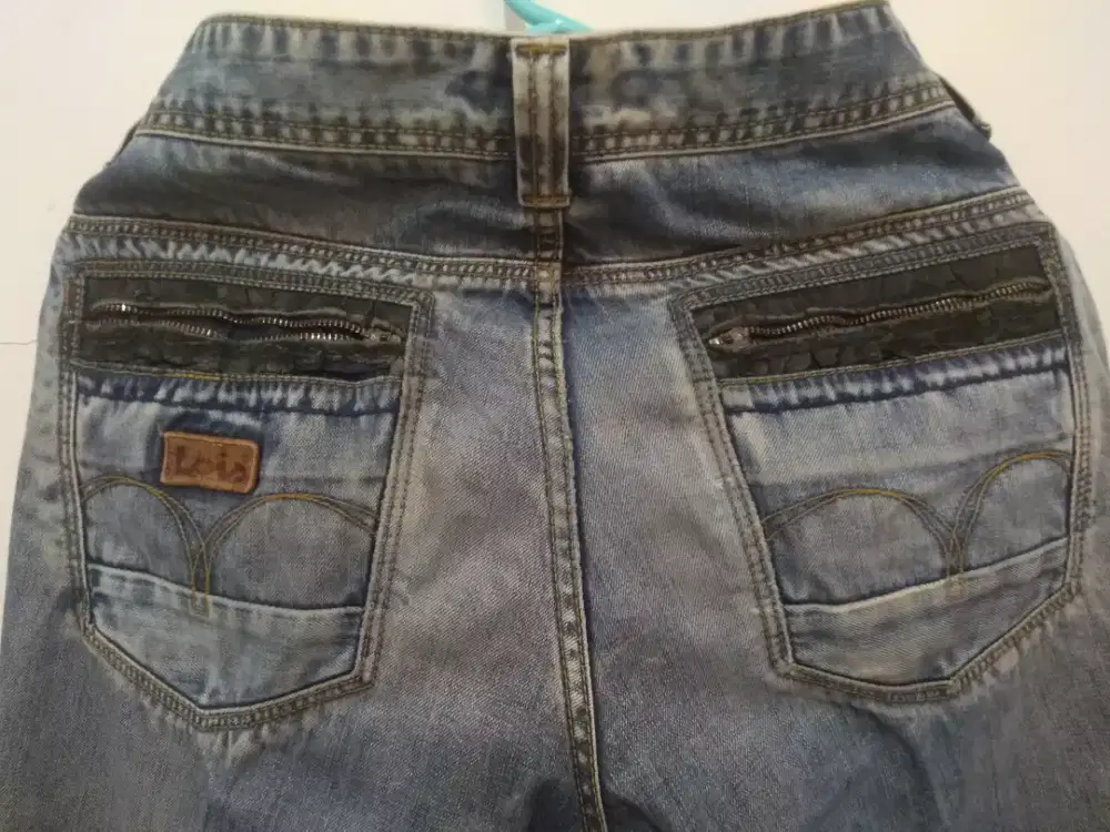 Celana Panjang Jeans Lois