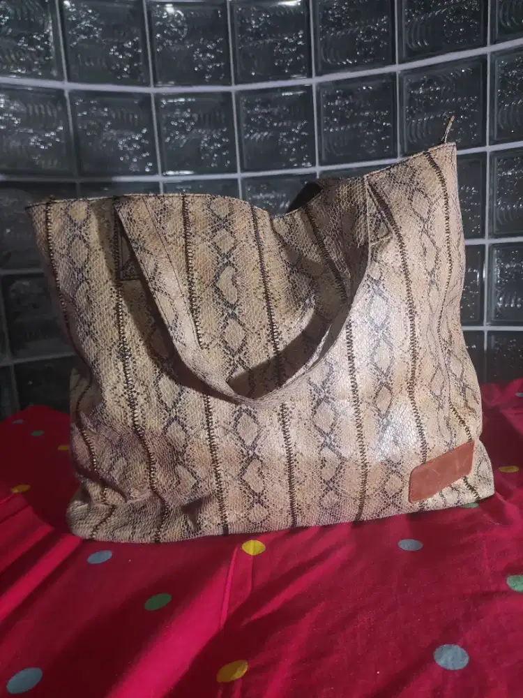 Tas Wanita Tas Tangan merk League mulus bersih like New
