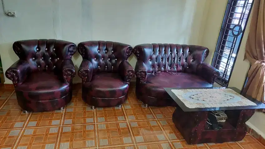 Dijual sofa maroon