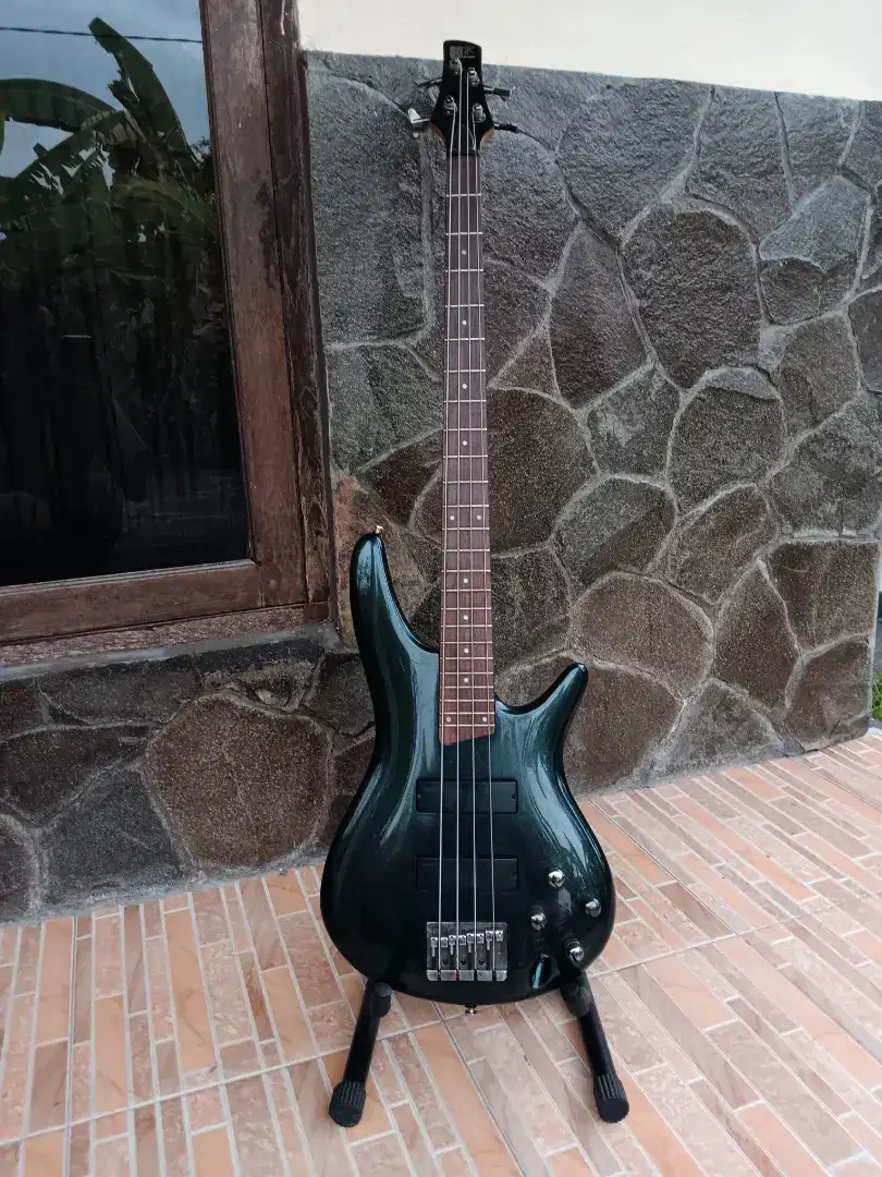 Bass Ibanez SR300