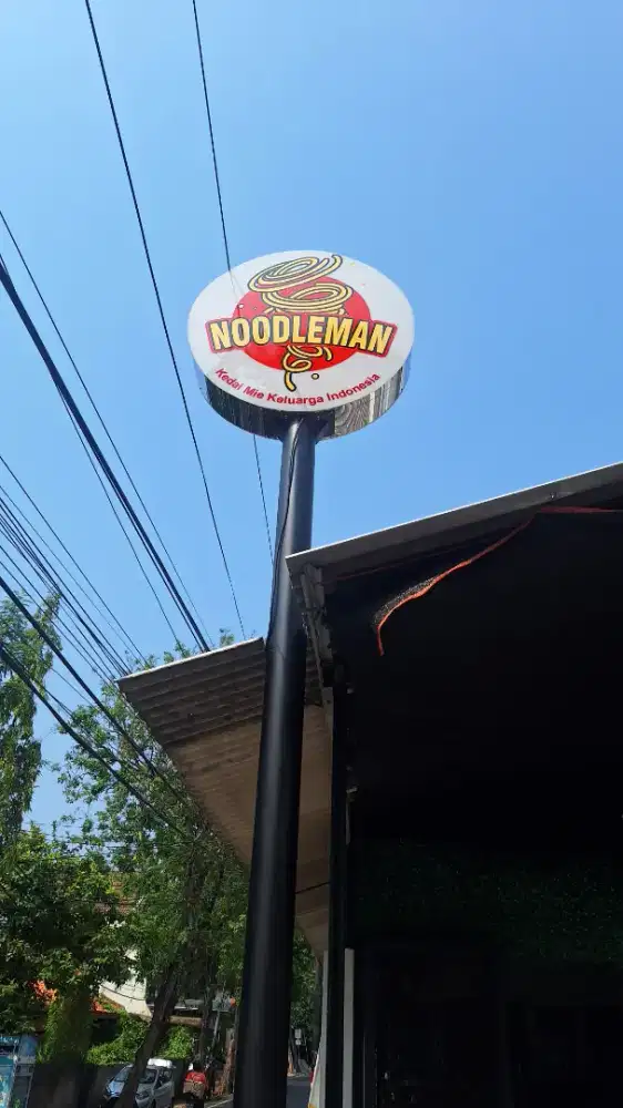 Karyawan kedai mie (dishwasher crew) Cempaka Putih