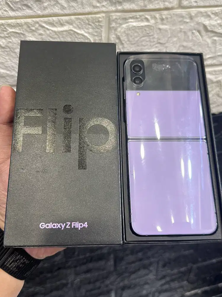 Samsung flip 4 256gb kayak baru lengkap no minus Siap Bli