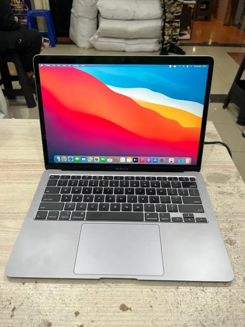 MACBOOK AIR 2020 8/256 GB CORE I7 SECOND ORIGINAL