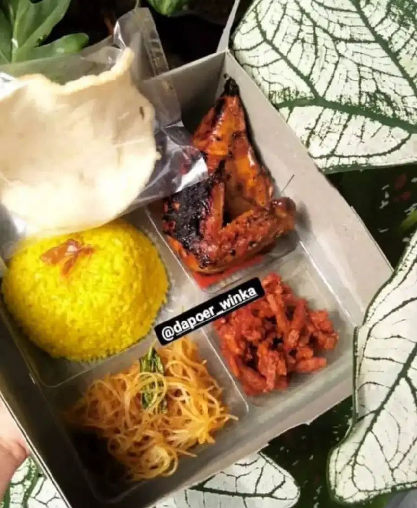 Nasi kuning paket hemat n halal