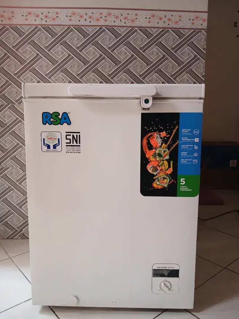 Jual freezer GEA RSA 144 L, masih seperti baru