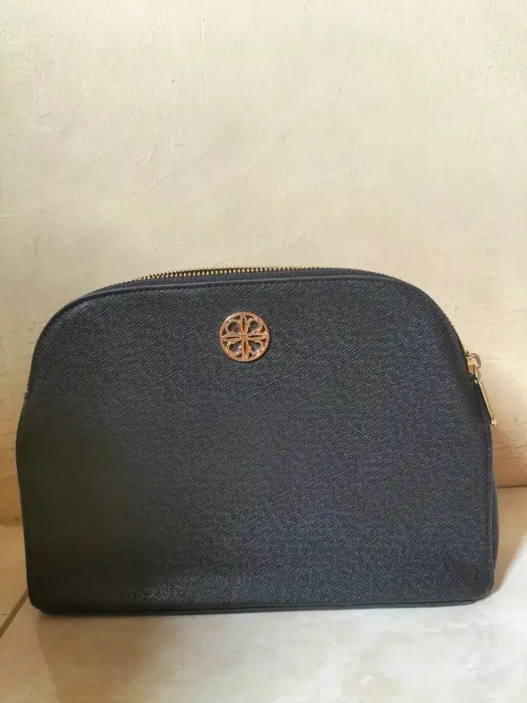 Dijual tas selempang wanita merek Les catino