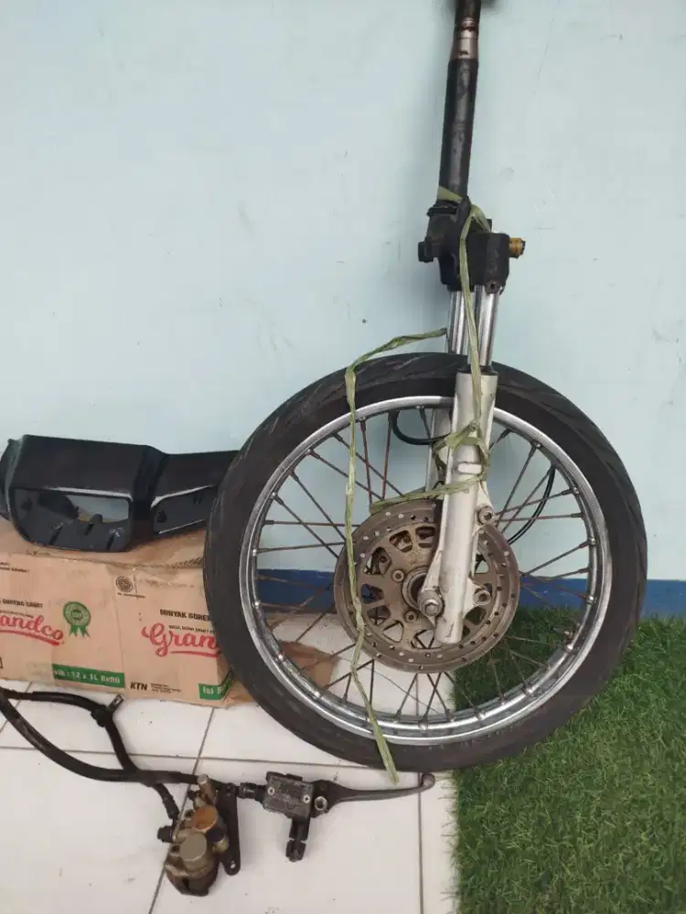 Part depan honda supra x 100,segi tiga ,shockbreaker, cakram ,pelek