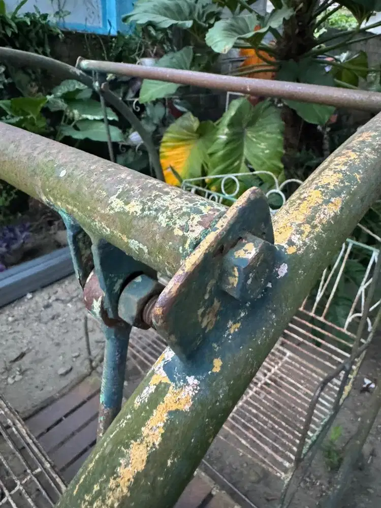 AYUNAN TAMAN LUAR RUANGAN