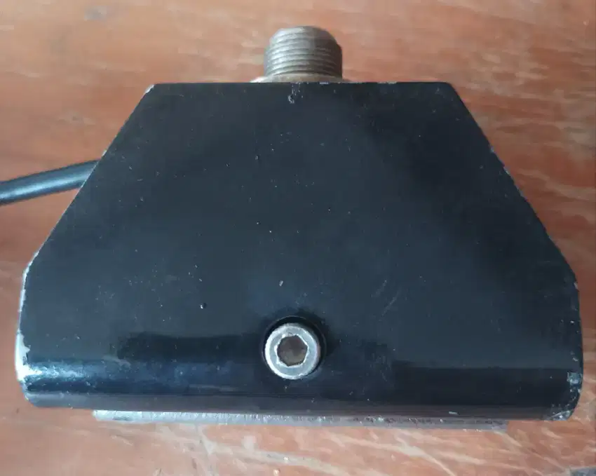 Breket antena mobil