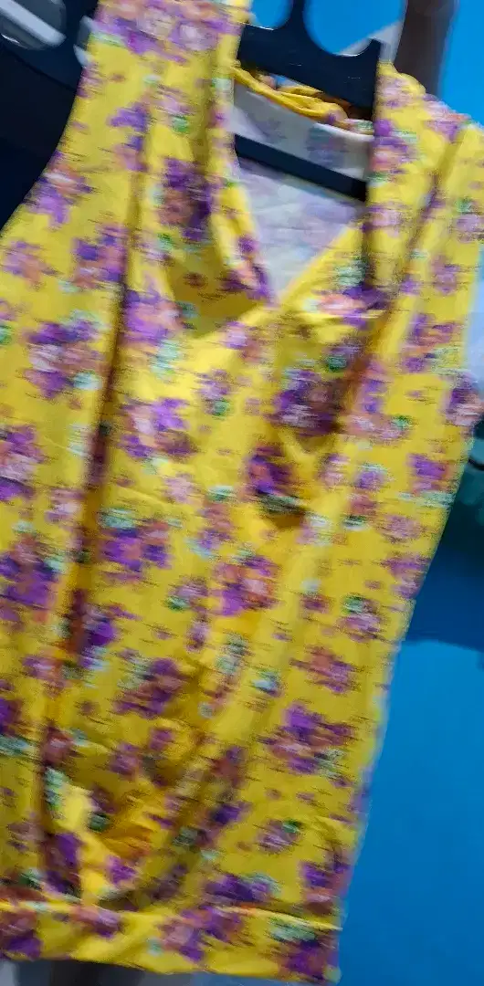 Baju warna kuning